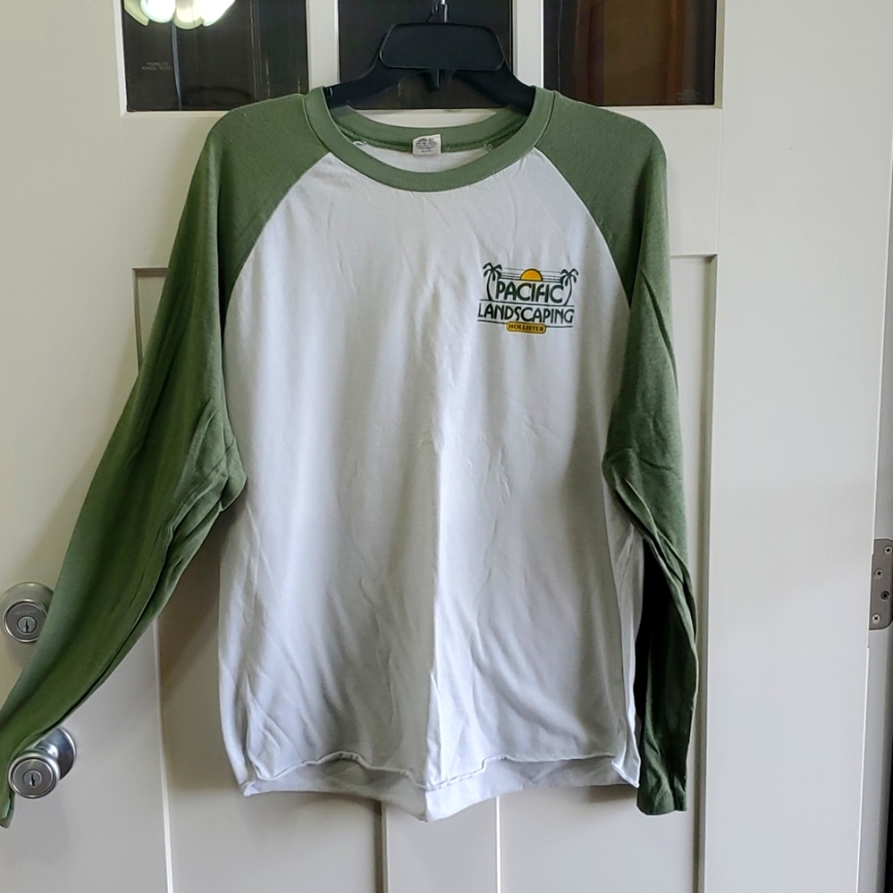 HOLLISTER LONG SLEEVED TEE SIZE L EUC